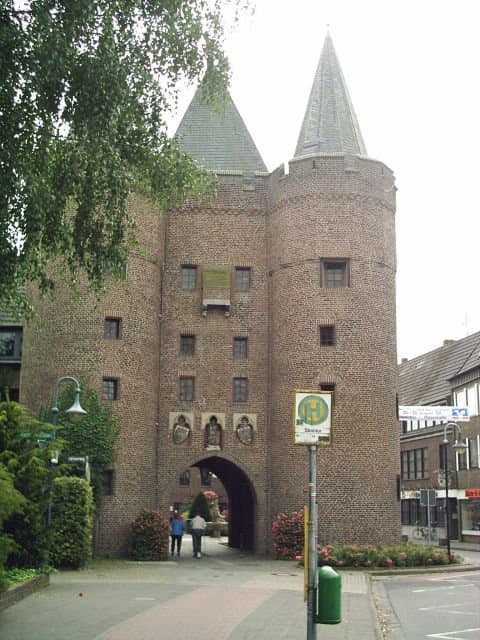Das historische Steintor in Goch, das letzte erhaltene mittelalterliche Stadttor aus Backstein an der Niers